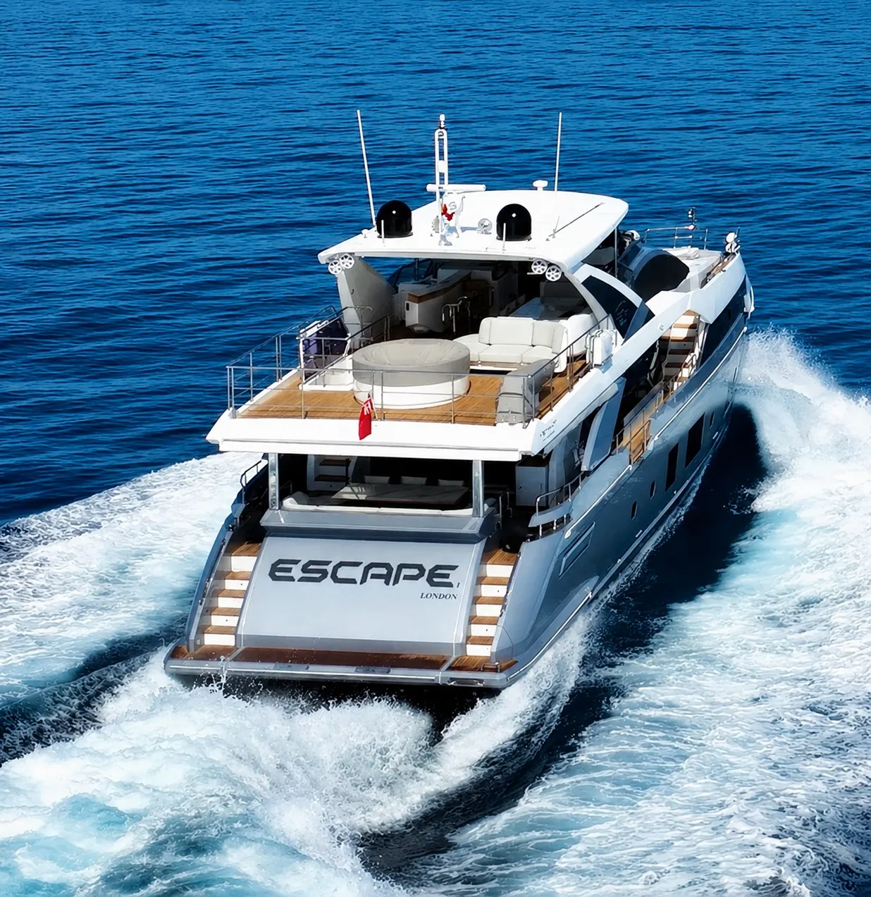 Beach-club stern under way