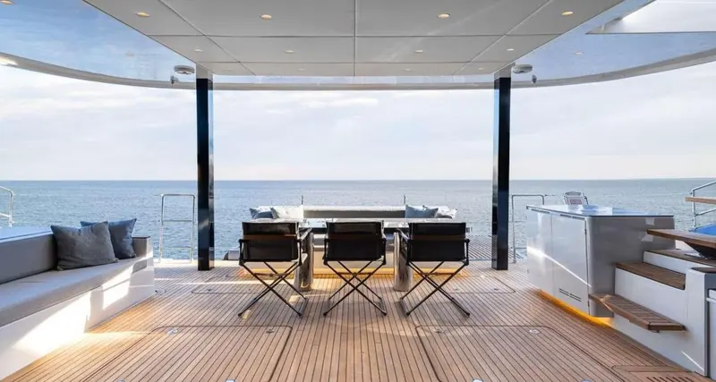 Aft deck dining