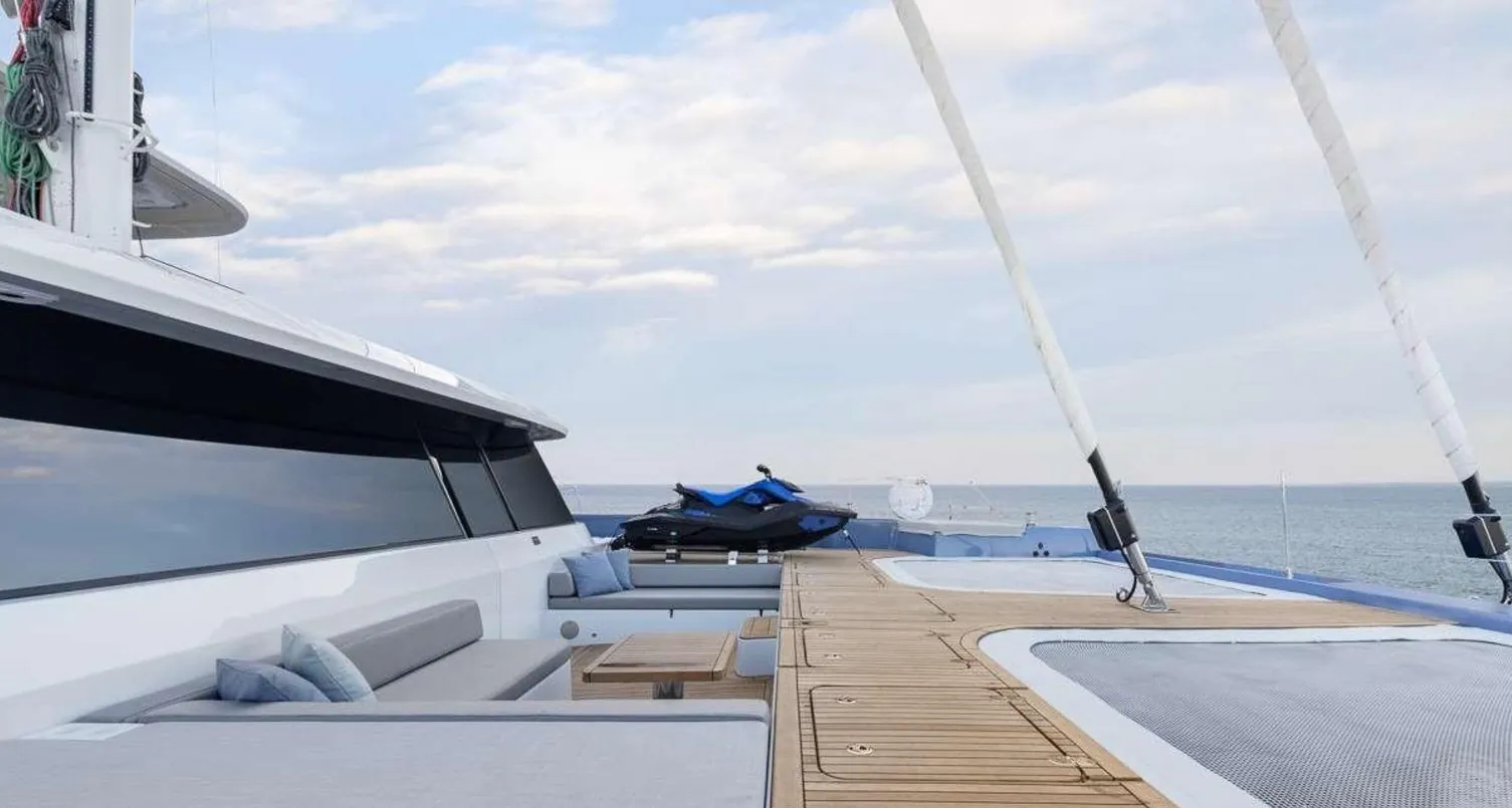 Foredeck sunpads