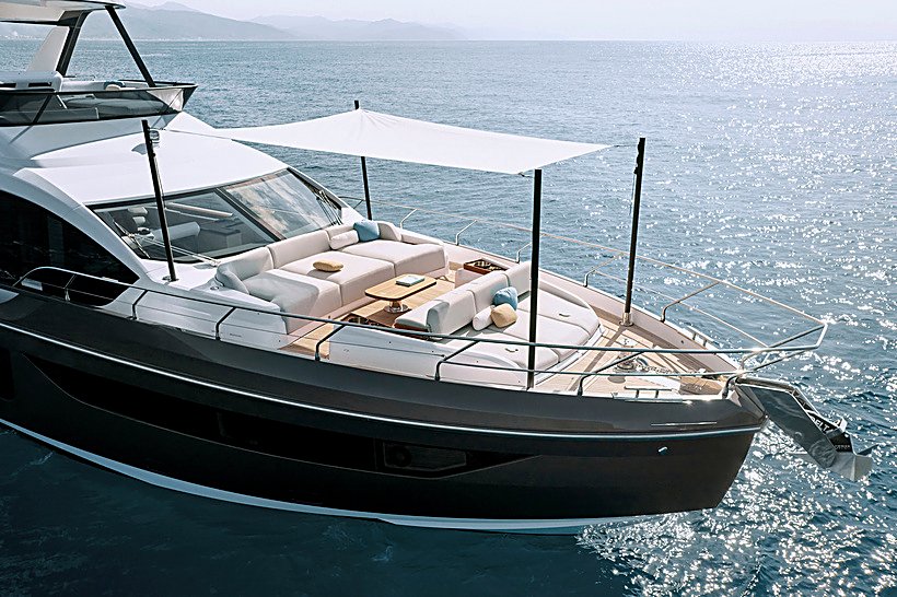 Azimut Fly 68 foredeck sun lounge with awning