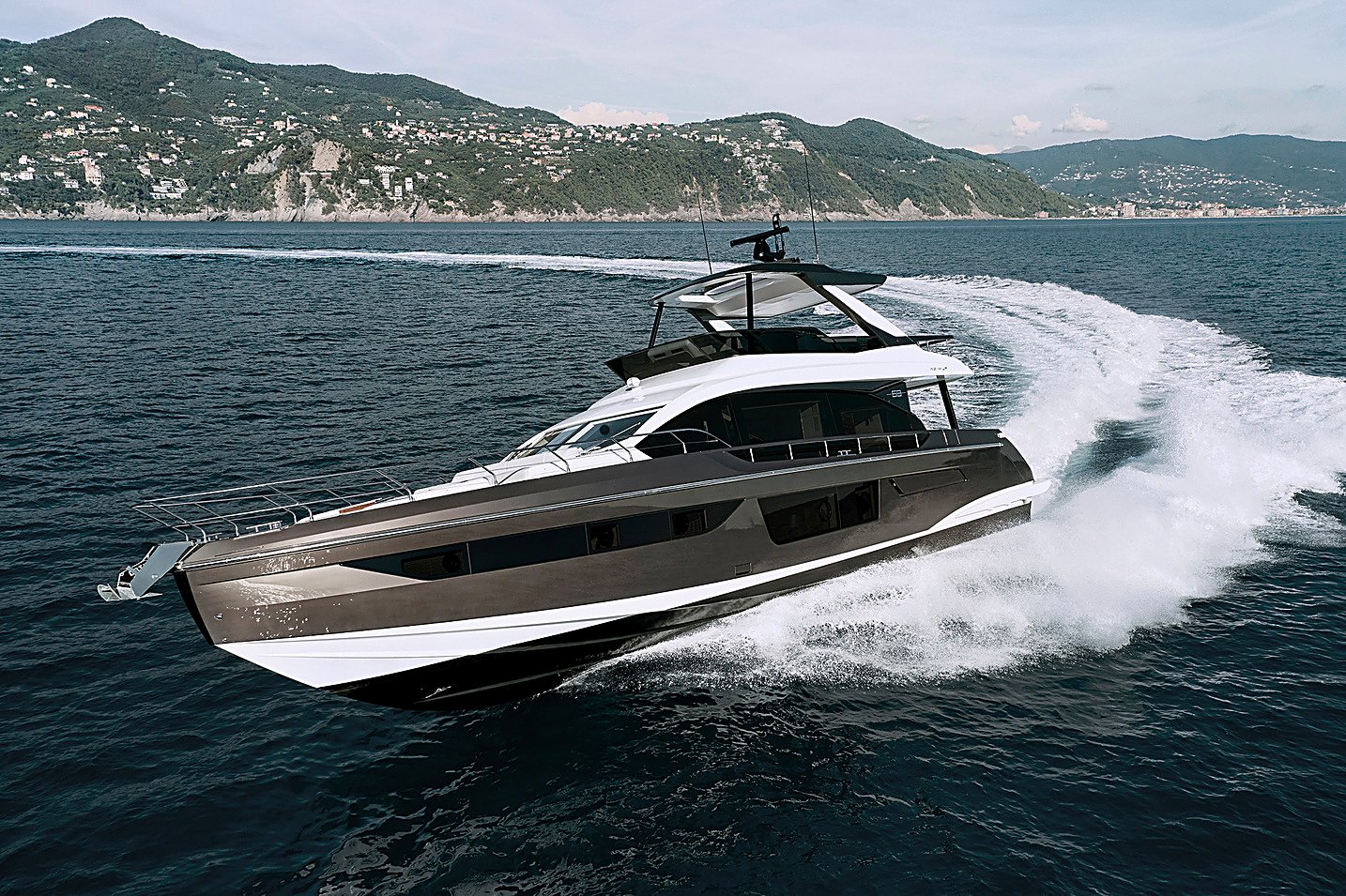 Azimut Fly 68 hero photo