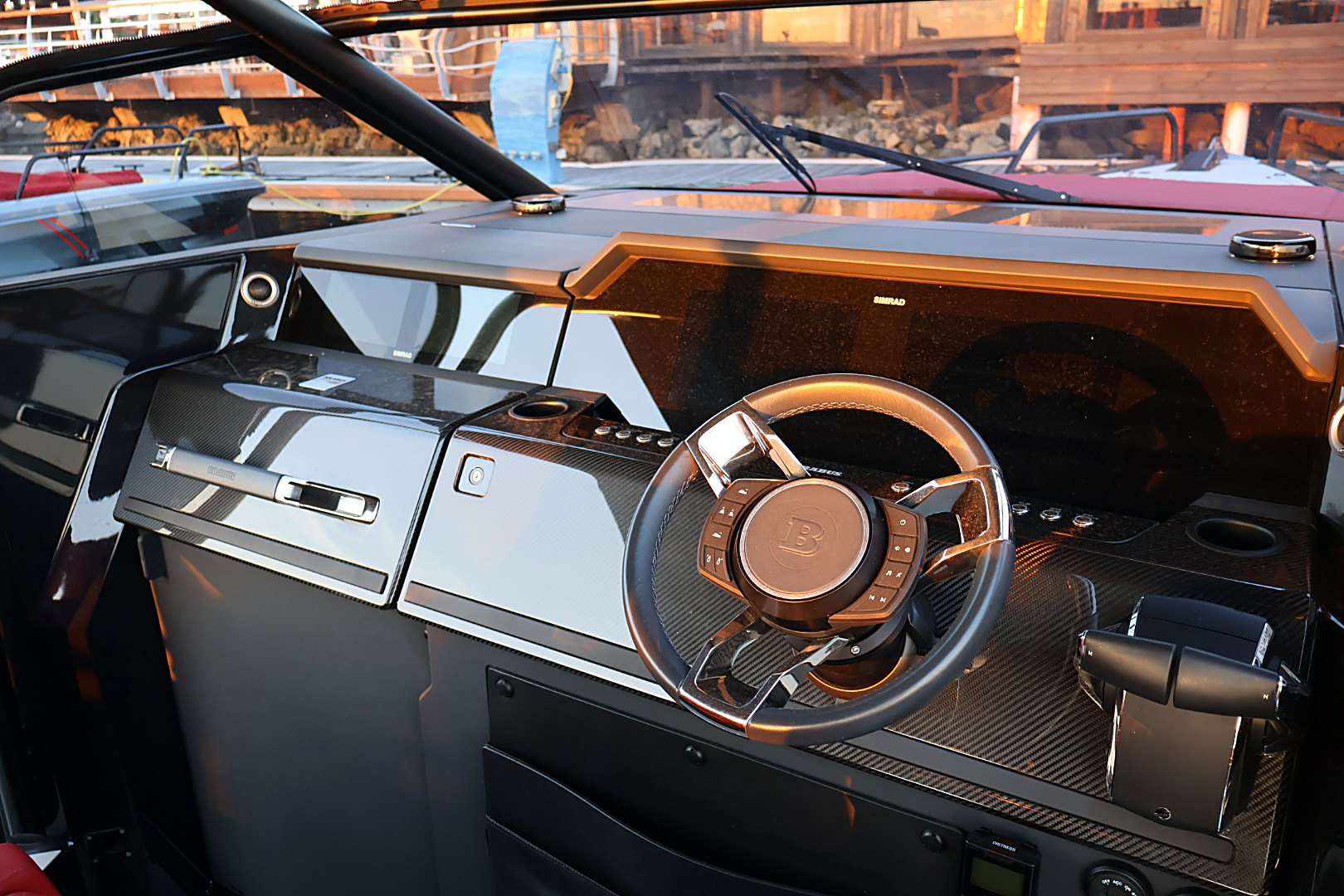 BRABUS Shadow 1000 helm with carbon details