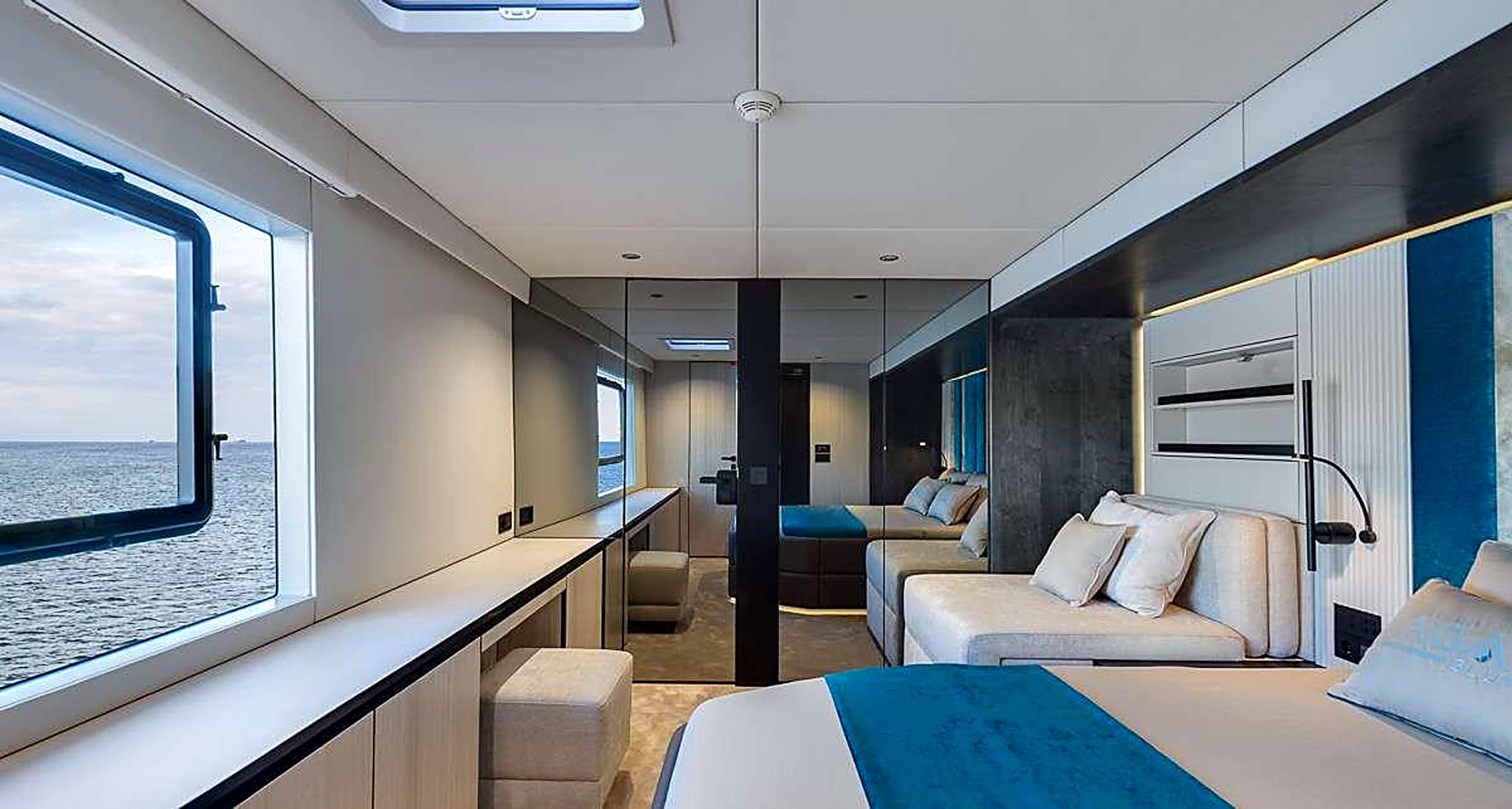 Sunreef 70 AGATA BLU guest cabin