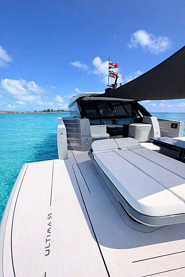 Sunreef Ultima 55 deck sunpads